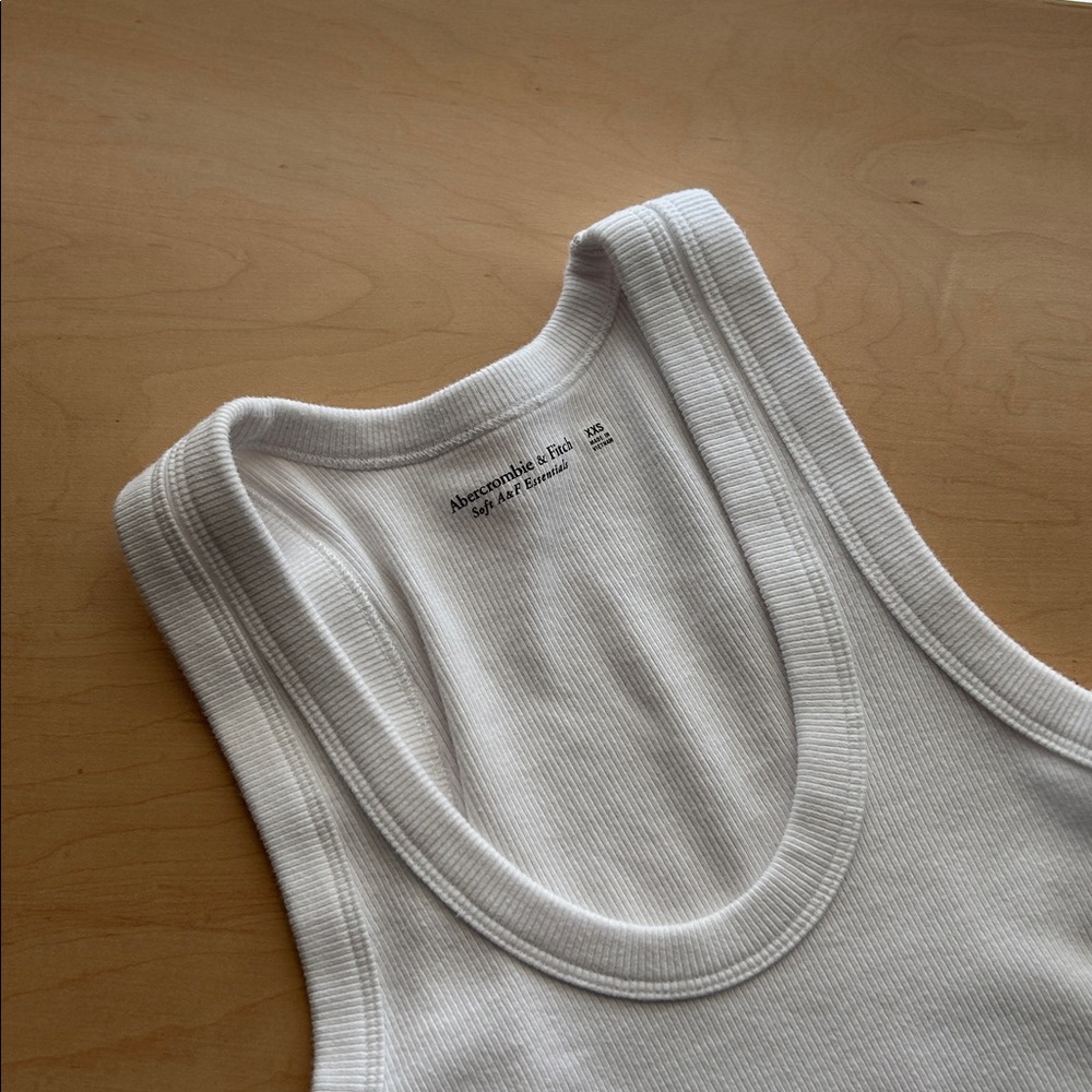 Women’s cropped top - Picture 2 of 4
